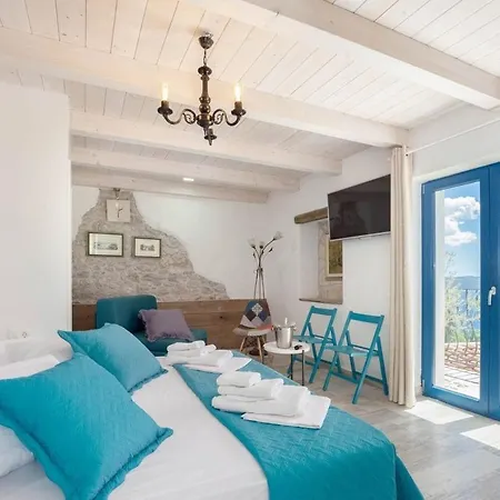 Lovely With Heated Pool And Sea View For 8 Persons * Celina