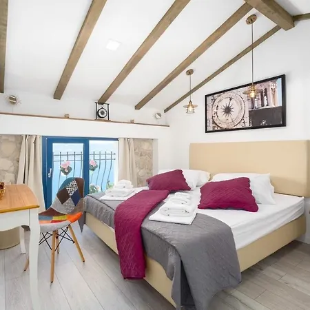 Villa Lovely With Heated Pool And Sea View For 8 Persons