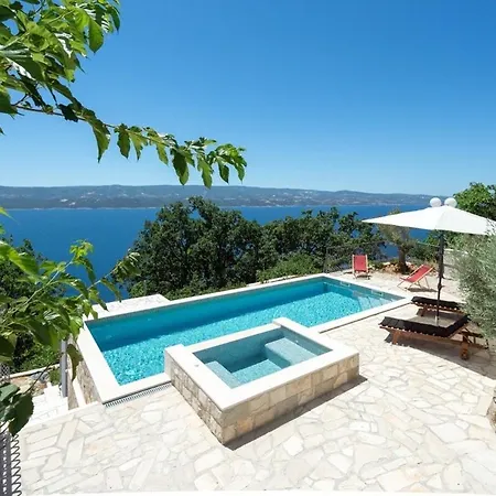 Villa Lovely With Heated Pool And Sea View For 8 Persons *