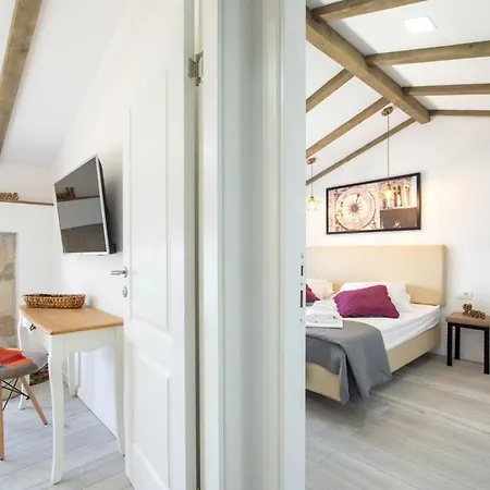 Villa Lovely With Heated Pool And Sea View For 8 Persons