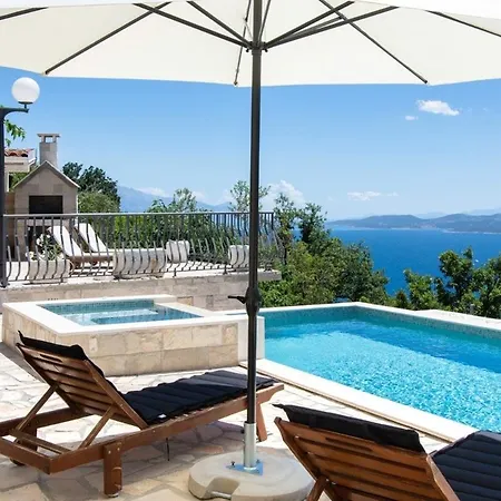 Lovely With Heated Pool And Sea View For 8 Persons Villa
