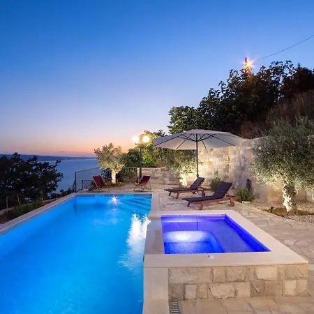 Lovely With Heated Pool And Sea View For 8 Persons Villa