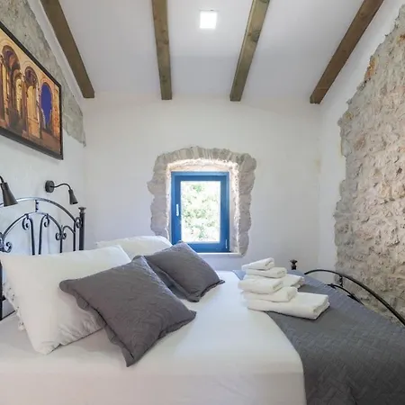 Villa Lovely With Heated Pool And Sea View For 8 Persons