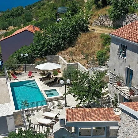 Lovely With Heated Pool And Sea View For 8 Persons Villa *