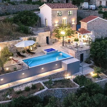 Lovely With Heated Pool And Sea View For 8 Persons Celina