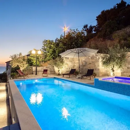 Lovely With Heated Pool And Sea View For 8 Persons