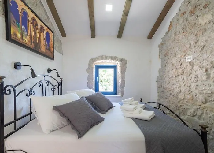 Villa Lovely With Heated Pool And Sea View For 8 Persons